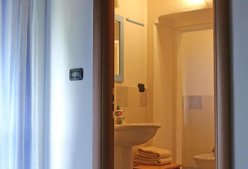 Отель La Volpe E L'uva