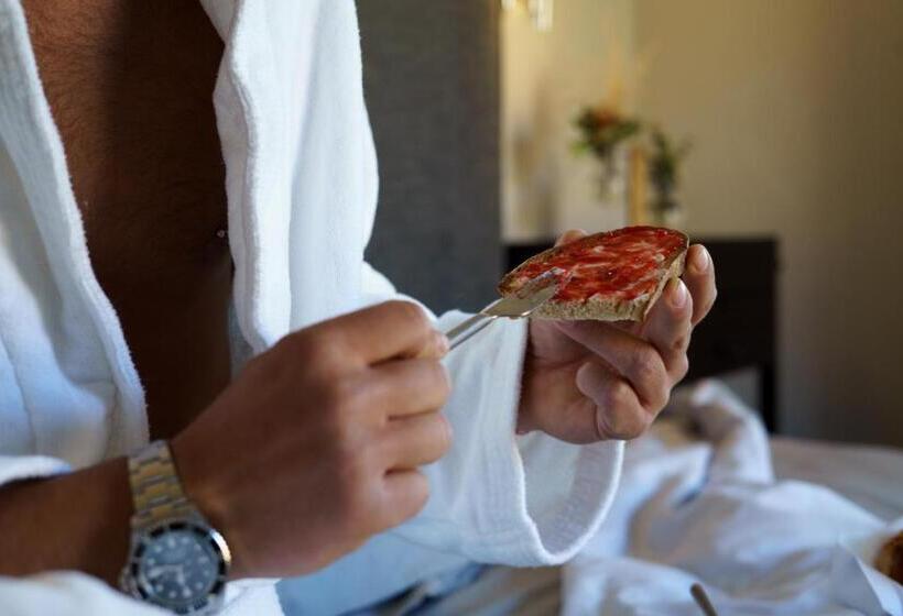 בית מלון כפרי Reva Resort