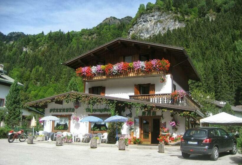펜션 Affittacamere Pizzeria Marmolada