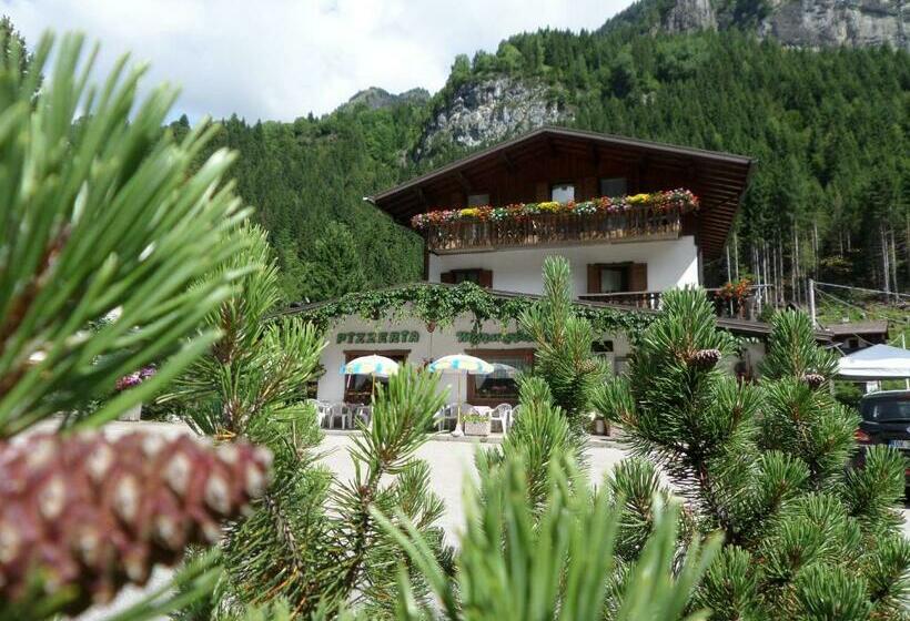 펜션 Affittacamere Pizzeria Marmolada