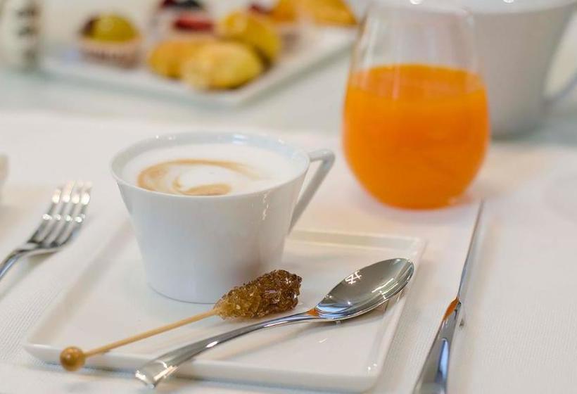 بنسيون An Pais