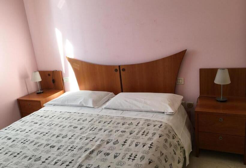 بنسيون Aparthotel Manfrè