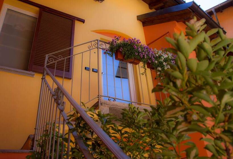 پانسیون Belsorrisovarese Elegance City Residence Private Parking  With Reservation