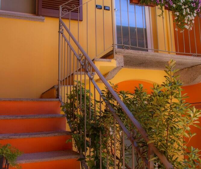 پانسیون Belsorrisovarese Elegance City Residence Private Parking  With Reservation