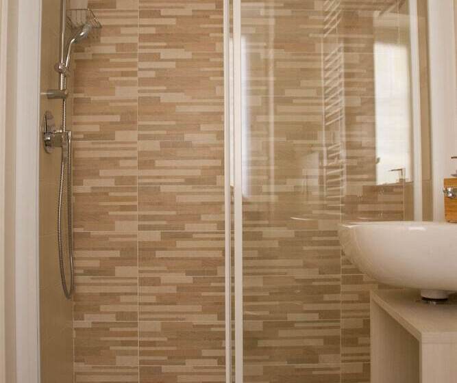 پانسیون Belsorrisovarese Elegance City Residence Private Parking  With Reservation