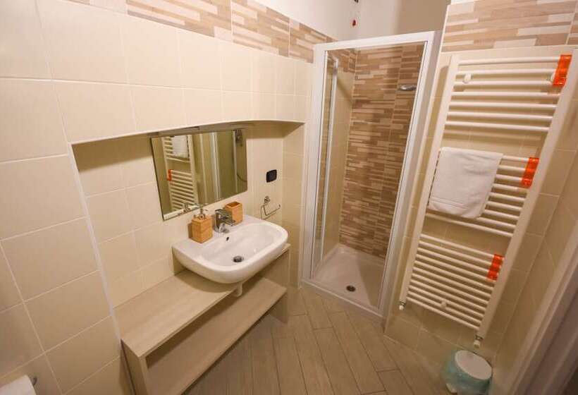 پانسیون Belsorrisovarese Elegance City Residence Private Parking  With Reservation