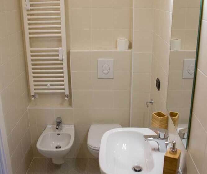 پانسیون Belsorrisovarese Elegance City Residence Private Parking  With Reservation