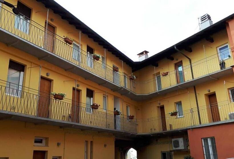 پانسیون Belsorrisovarese Elegance City Residence Private Parking  With Reservation
