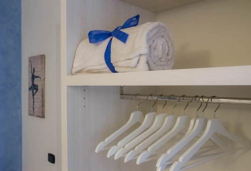 پانسیون Belsorrisovarese Elegance City Residence Private Parking  With Reservation