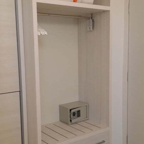 پانسیون Belsorrisovarese Elegance City Residence Private Parking  With Reservation