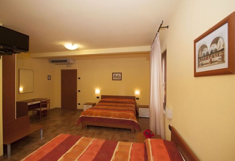 بنسيون Camere Santucci