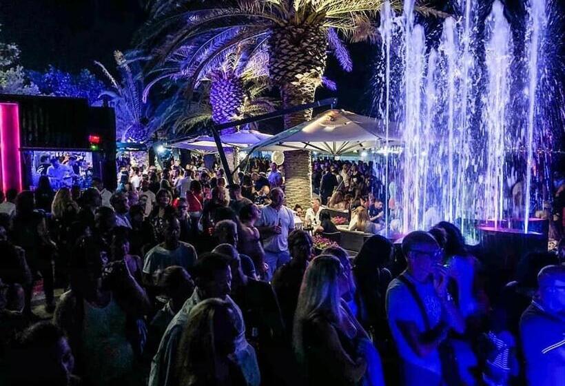 펜션 F53 Kevin's Charming Houses