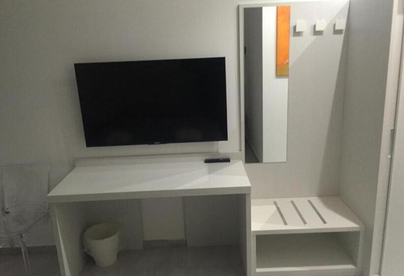 پانسیون Picaflor Art & Rooms