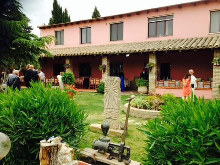 فندق Agriturismo Santu Marcialis