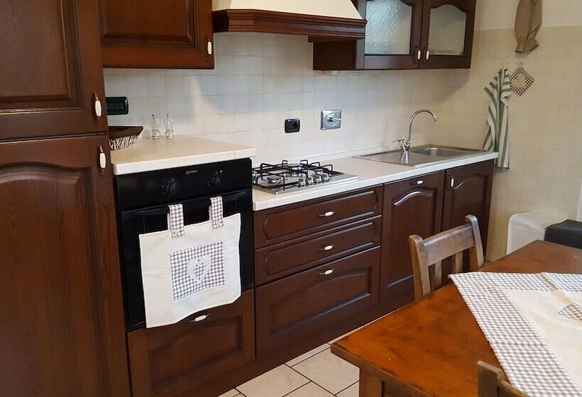 Отель B&b Podere Montese