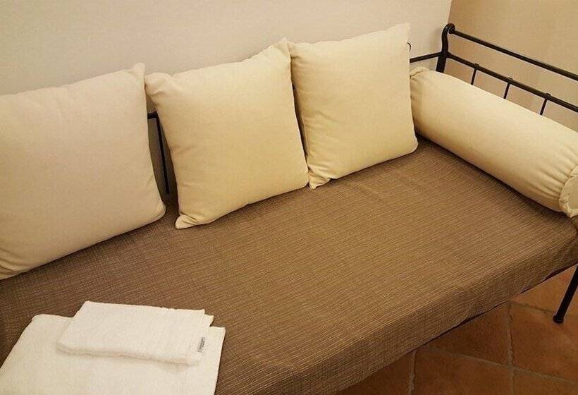 Отель B&b Podere Montese