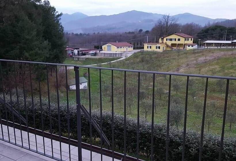 Отель B&b Podere Montese