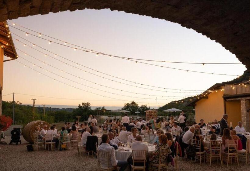 فندق Cascina Formighezzo