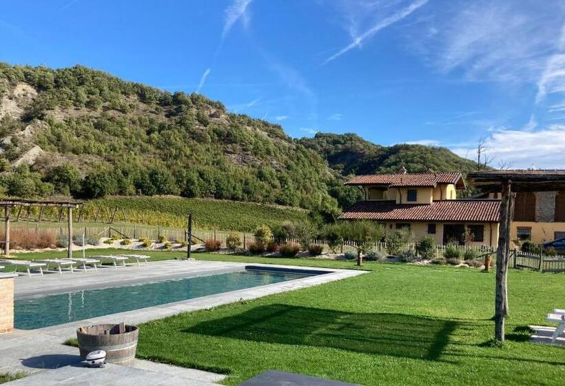 فندق Cascina Formighezzo