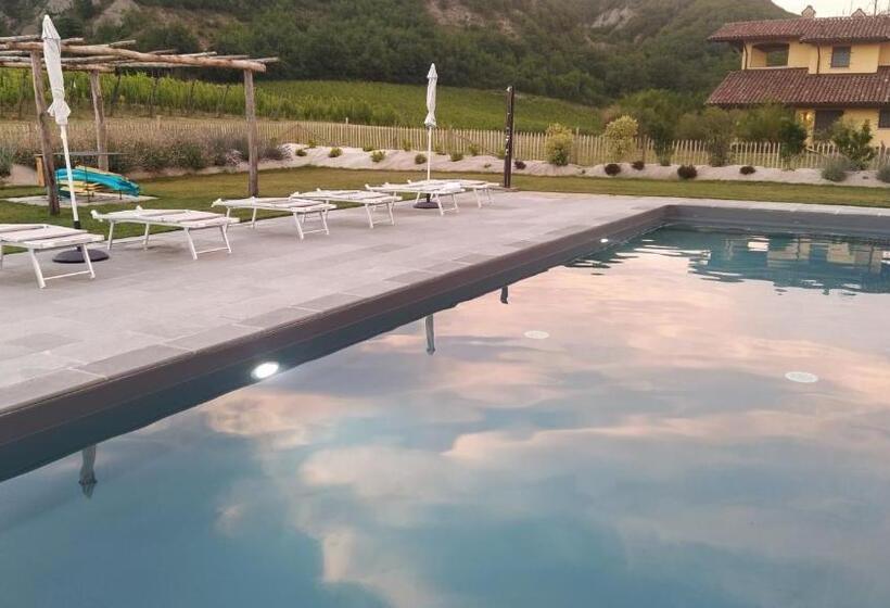 בית מלון כפרי Cascina Formighezzo