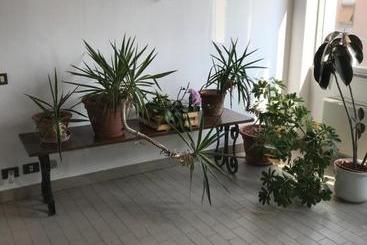 پانسیون Guesthouse Flora