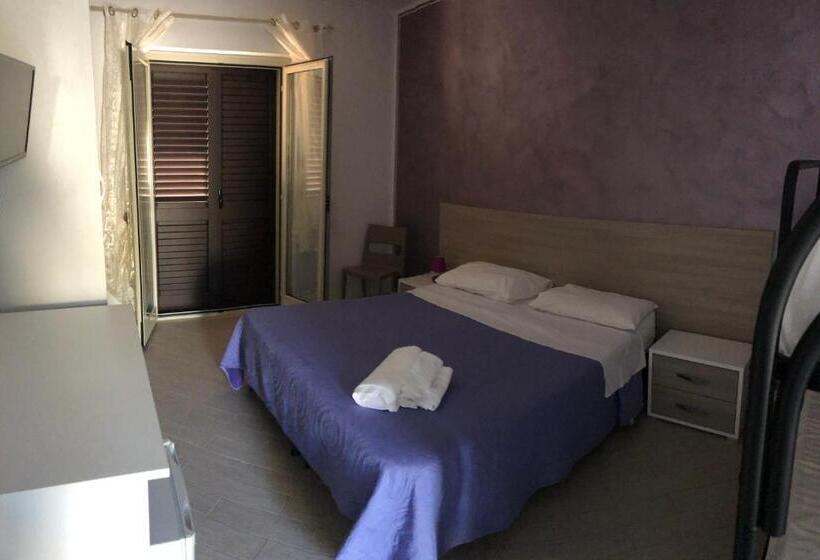 پانسیون Red Stone