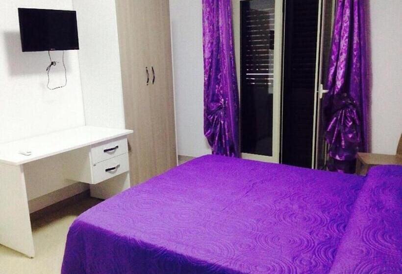 پانسیون Red Stone