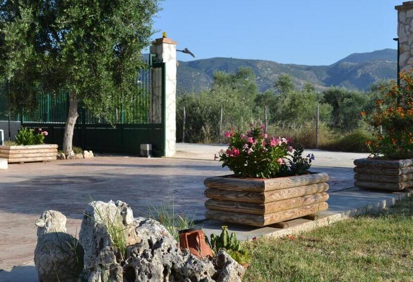 هتل Agriturismo Antichi Ulivi