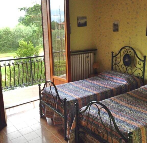 Отель Agriturismo Azienda Agricola La Roccaia