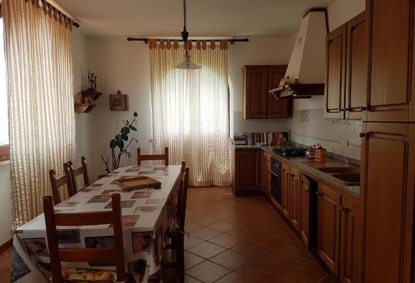 فندق Agriturismo La Steccaia Alta