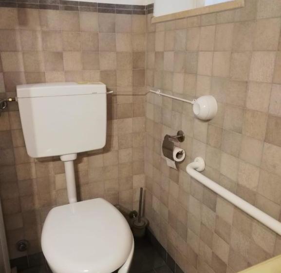 بنسيون La Maga Del Lago