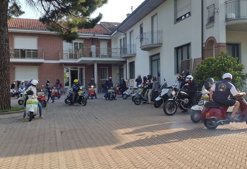 Residence La Quiete   5 Mins By Car From City Center 10 Mins From Langhe & Roero