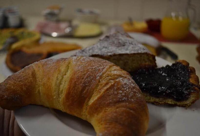 Residence La Quiete   5 Mins By Car From City Center 10 Mins From Langhe & Roero