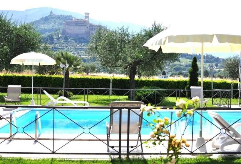 هتل Agriturismo Il Girasole Assisi