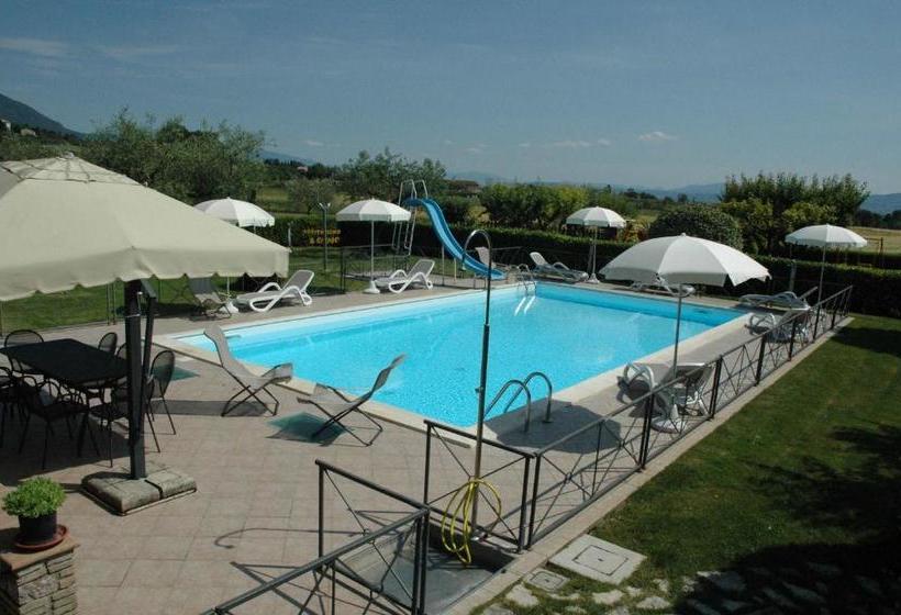 هتل Agriturismo Il Girasole Assisi