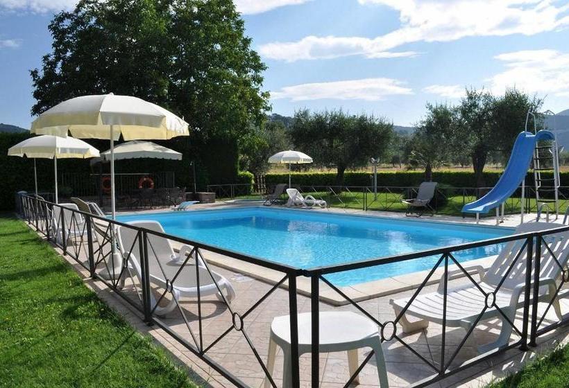 هتل Agriturismo Il Girasole Assisi