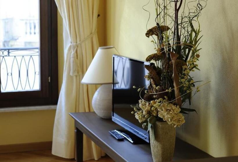 膳宿费 Piazza Azuni 18 Guest House