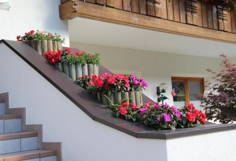 Aparthotel Garni Haus Hubertus