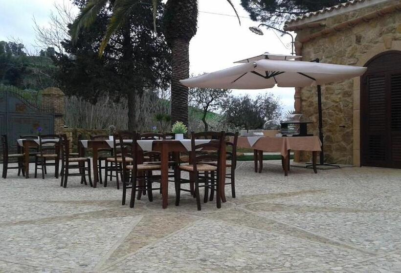 ホテル Agriturismo Feudo Muxarello