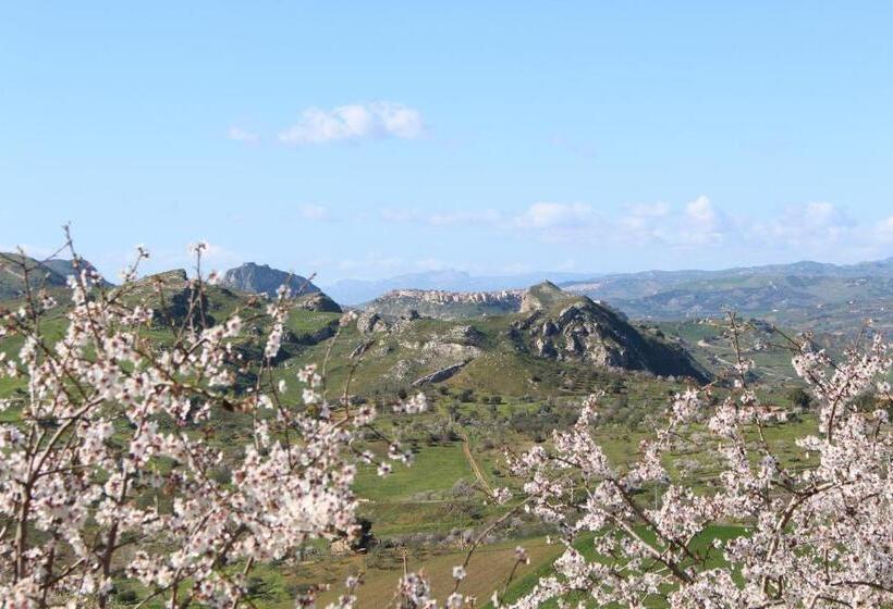 ホテル Agriturismo Feudo Muxarello