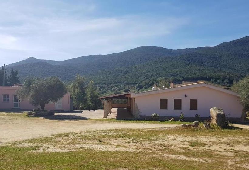 בית מלון כפרי Agriturismo Sa Mandria