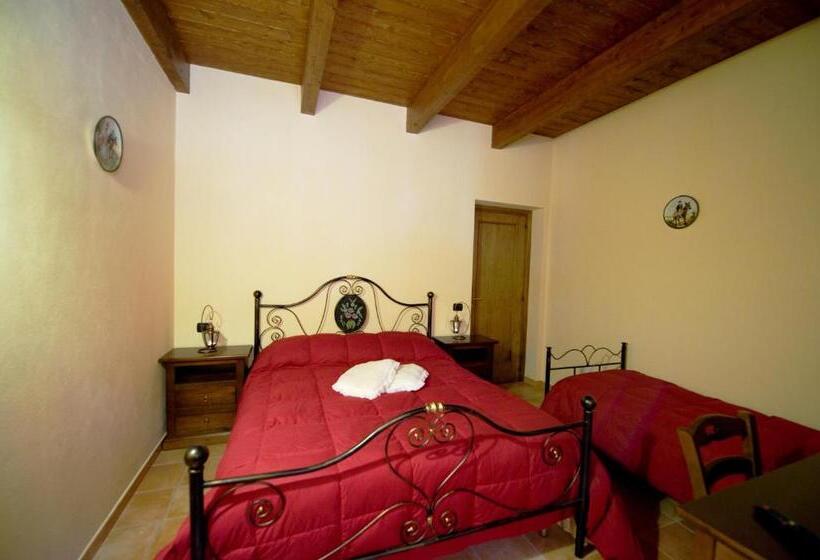 בית מלון כפרי La Locanda Del Poeta