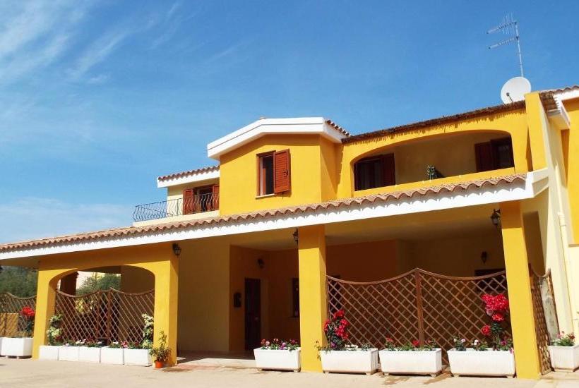 פנסיון Meravisola Costa Rei