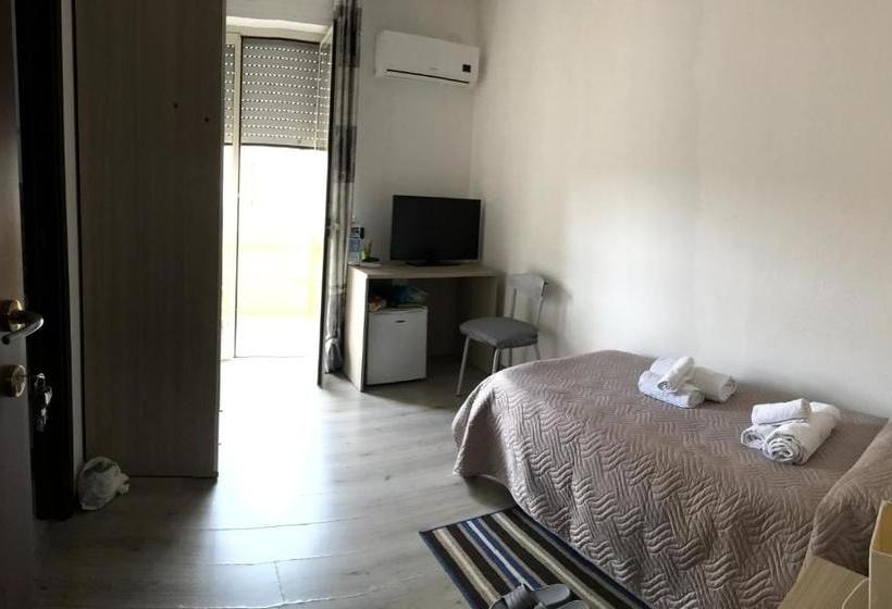 פנסיון Raxul Room