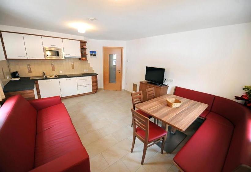 Apartments Restaurant Rusctlea