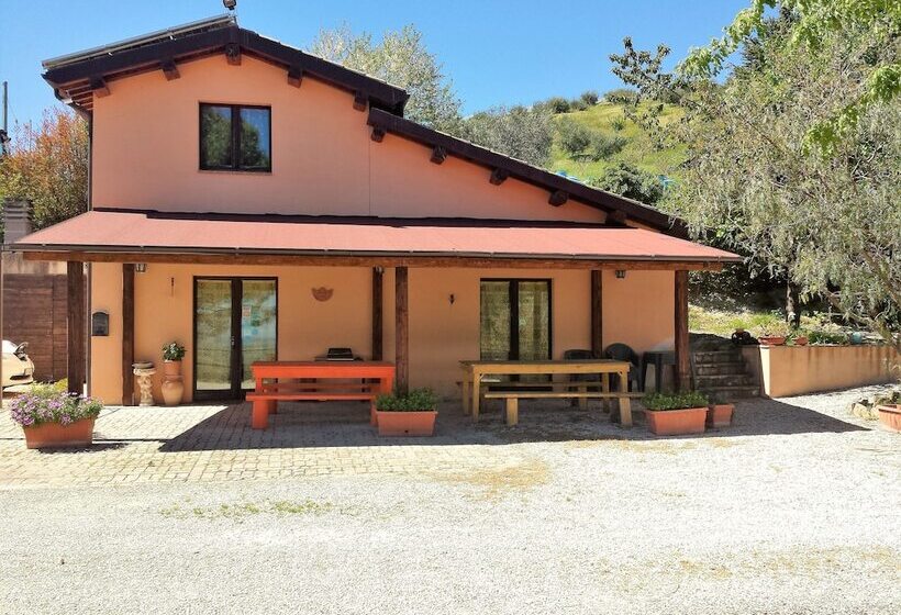 هتل Agriturismo Fattoria Le Origini