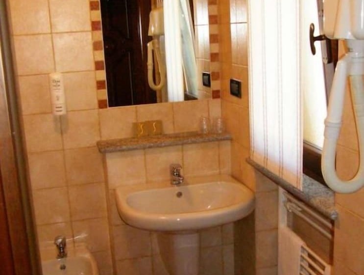 בית מלון כפרי Agriturismo Greppi