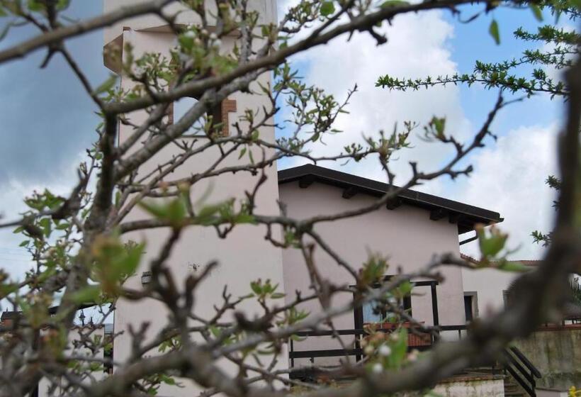 هتل Agriturismo Torre Cristina