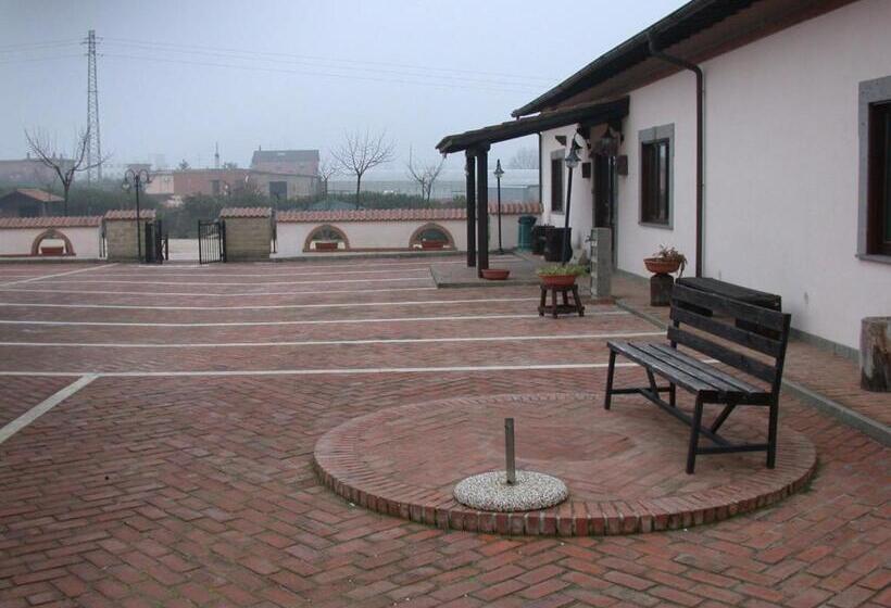 هتل Agriturismo Torre Cristina