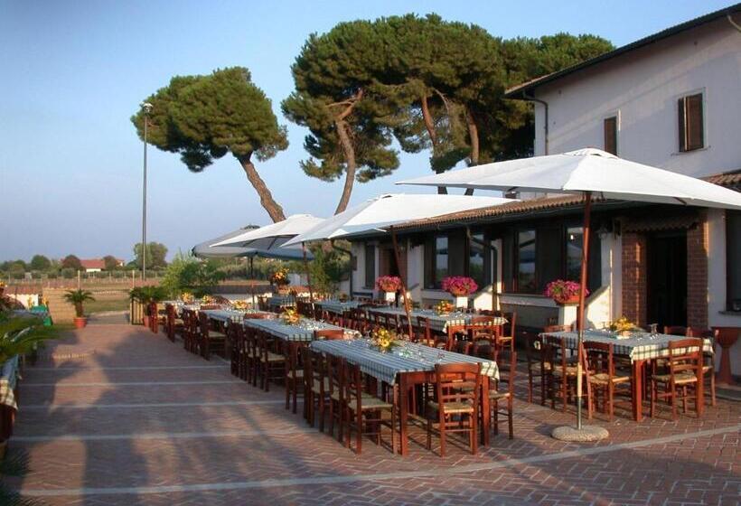 هتل Agriturismo Torre Cristina